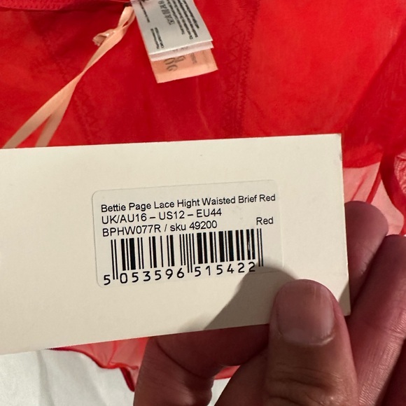 Bettie Page Red Lace Bra & Brief Set - Picture 9 of 10